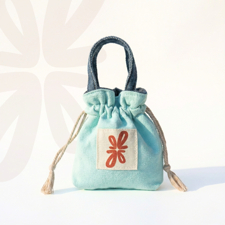 Reversible Sock Pocket in mint green, drawstring pouch by Tuelles